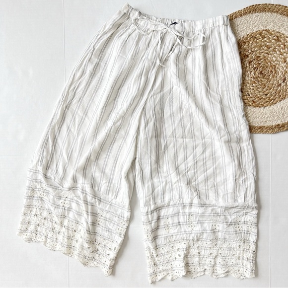 AE Outfitters Striped Wide Leg Eyelet Cropped Pants - Picture 2 of 9